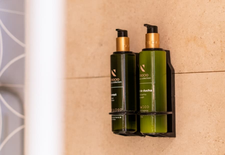 Habitación triple superior gel y champú